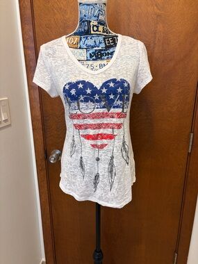 Made in USA  White American Flag Heart Graphic Tee - size large junior